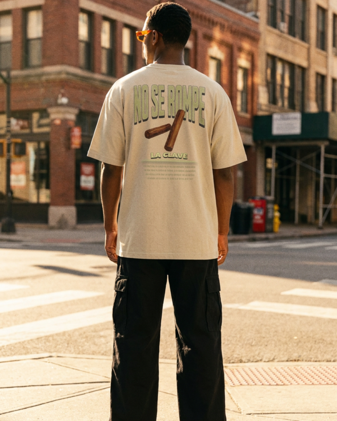 No se rompe la clave | Oversized faded t-shirt